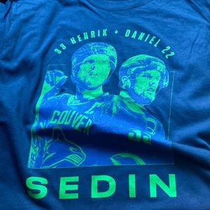 Large, blue Canucks Daniel and Henrik t shirt